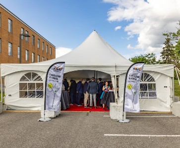 Une première édition réussie pour le Cocktail estival de l’industrie de l’ACQ ! 8 article coktail estival tente