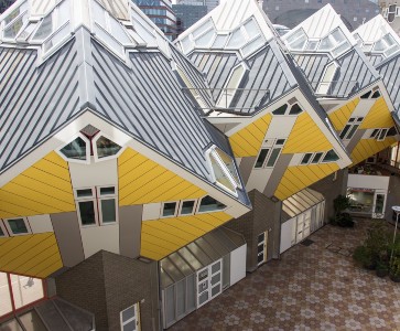 Un petit clin d’œil avant les vacances : cap sur l’insolite ! 9 article constructions originales maisons cubiques rotterdam