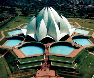 Un petit clin d’œil avant les vacances : cap sur l’insolite ! 2 article constructions originales temple lotus new delhi